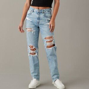 American Eagle NWTS Distressed Baggy Mom Jean - Size 12 in Medium/Light Wash